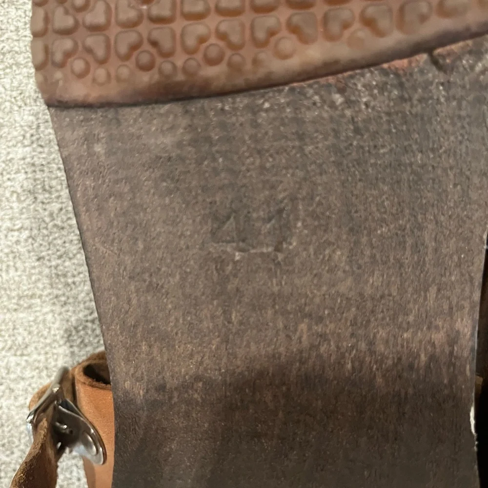 Sandrens Milan Scalloped Edge Sandal Clogs - Picture 8 of 8